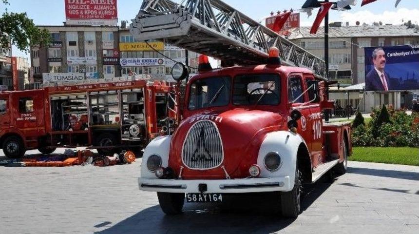 Sivas Kent Meydanında &ldquo;1936&rdquo; Model İtfaiye Aracı