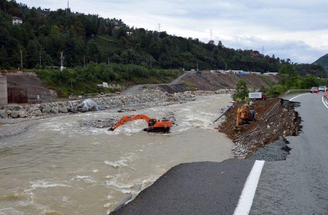 Çayeli'nde Şebekeye Su Verilmeye Başlandı