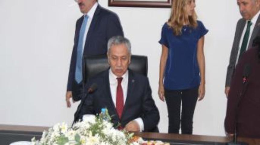 Arın&ccedil;: Gebze-Orhangazi-İzmir Otoyol Projesi Asrın En Prestijli Projesi