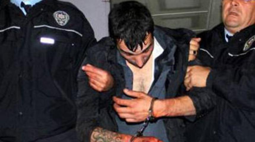 Annesini 100 bı&ccedil;ak darbesiyle &ouml;ld&uuml;rm&uuml;ş