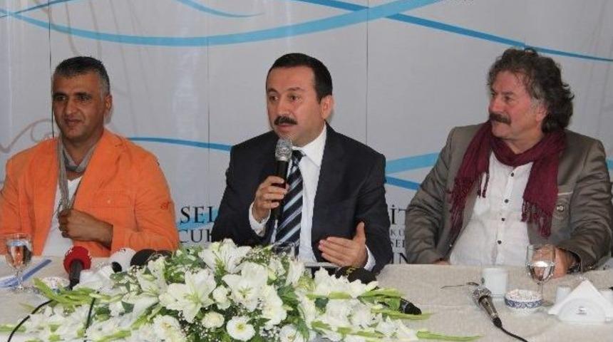 Sel&ccedil;uk &Uuml;niversitesi'nde Sanat&ccedil;ılar Buluşması
