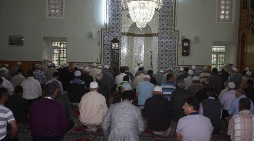 Hacılar Dualarla Uğurlandı