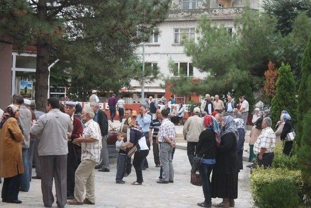 Hacılar Dualarla Uğurlandı