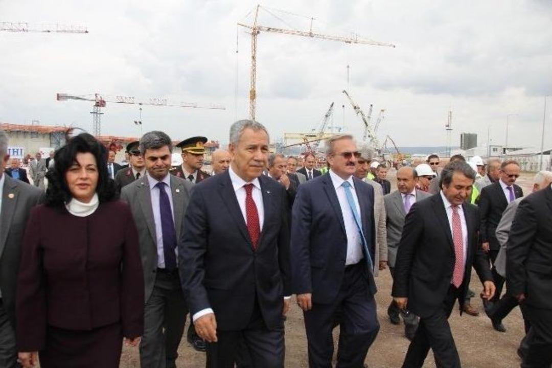 B&uuml;lent Arın&ccedil;: &ldquo;dev Otoyol Projesi T&uuml;rkiyenin Geldiği Noktayı G&ouml;steriyor&rdquo;