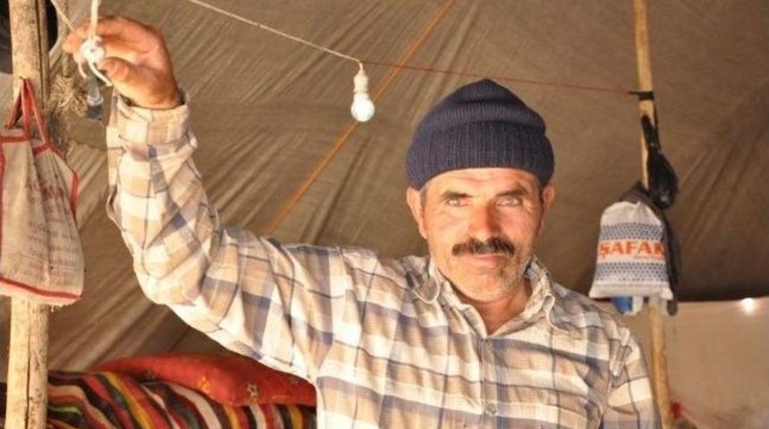 G&ouml;&ccedil;erler, G&uuml;neşten Elektrik &Uuml;reterek 40 Yıllık Gaz Lambası Geleneğini Değiştirdi