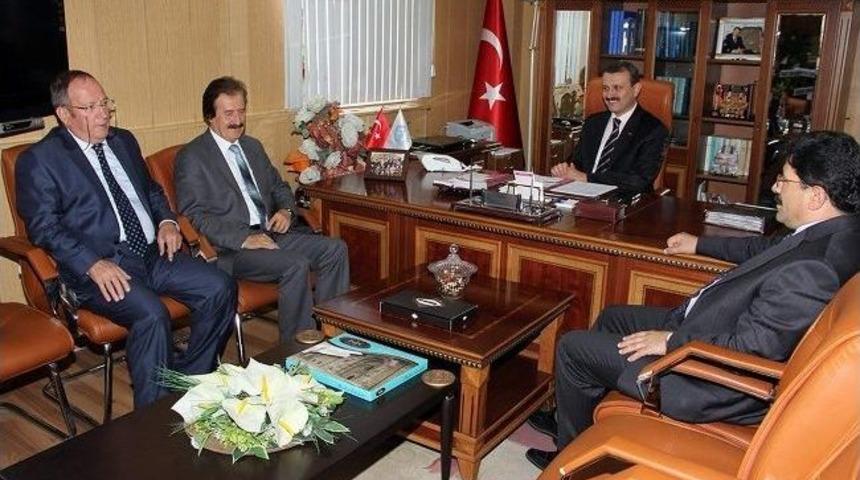 Rekt&ouml;r Kocacık Biri Dizi Ziyaretlerde Bulundu