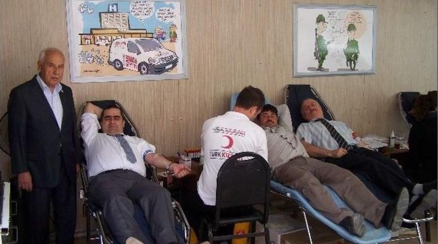 Kızılay Besni&rsquo;de Kan Bağışlarını Kabul Etti
