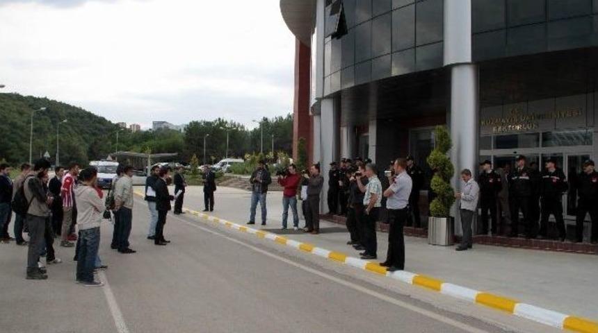 &Uuml;niversite &Ouml;ğrencilerinin Akts Eylemi