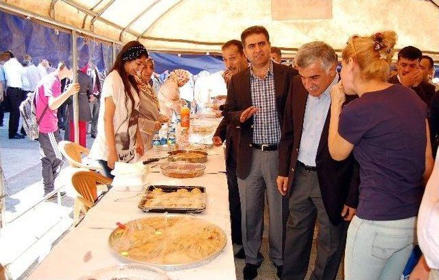 Ak Parti Fakir Öğrenciler İçin Kermes Düzenledi