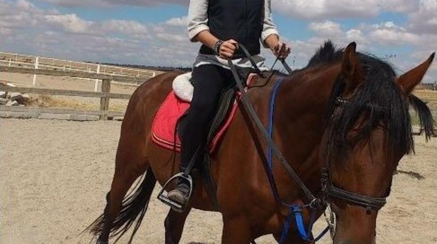 Hastane &Ccedil;alışanlarına Hipoterapi Eğitimi