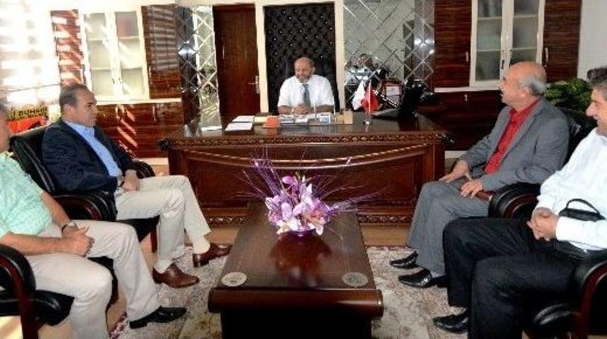 Başkan S&ouml;zl&uuml; M&uuml;ft&uuml; S&ouml;ğ&uuml;t'&uuml; Ziyaret Etti G&ouml;revine Başlayan Ceyhan İl&ccedil;e M&uuml;ft&uuml;s&uuml; Nazmi S&ouml;ğ&uuml;t&rsquo;&uuml; Ziyaret Etti