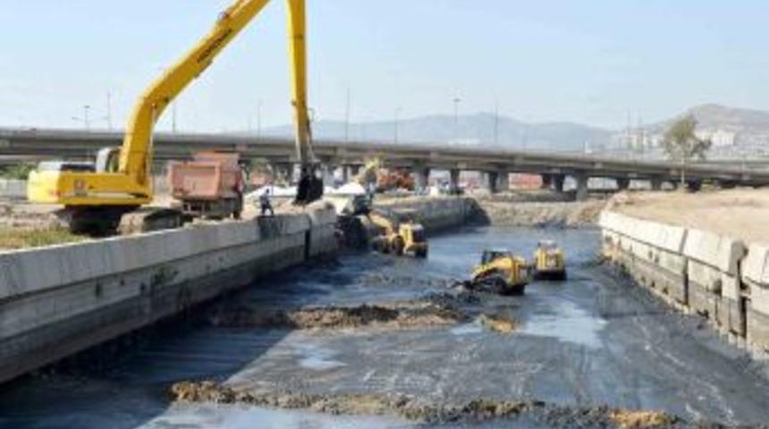 İzmir&rsquo;de &Uuml;&ccedil; Dereden Bin 625 Kamyon Atık &Ccedil;ıktı