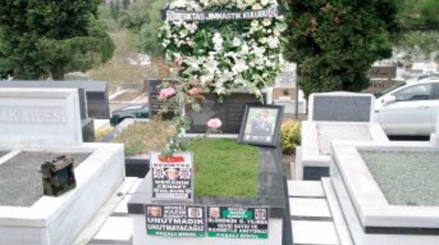 Kazım Kanat, Kabri Başında Anıldı