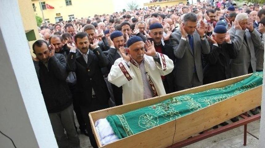 Ablasının Mezarı Başında İntihar Eden Gen&ccedil; Toprağa Verildi