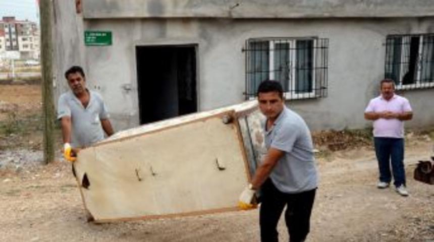 Ka&ccedil;ak Ev, Eşyaları Boşaltılarak Yıkıldı