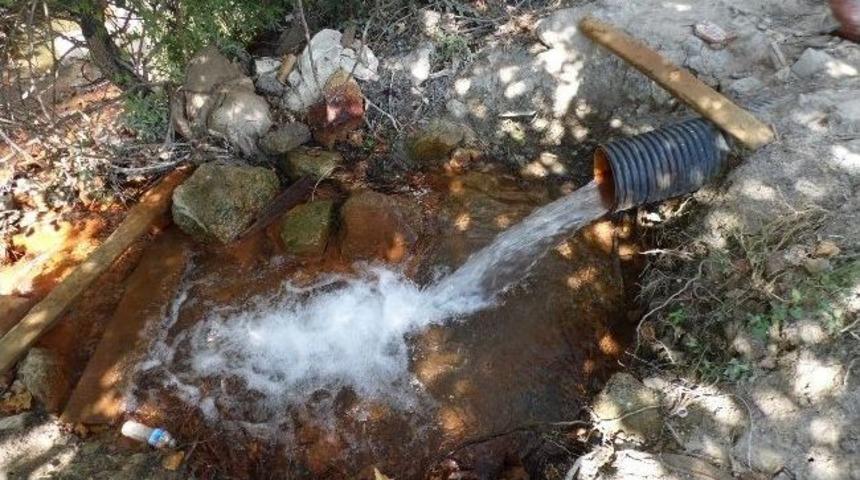 Afrodit&rsquo;in Suyu Dereye Akıyor