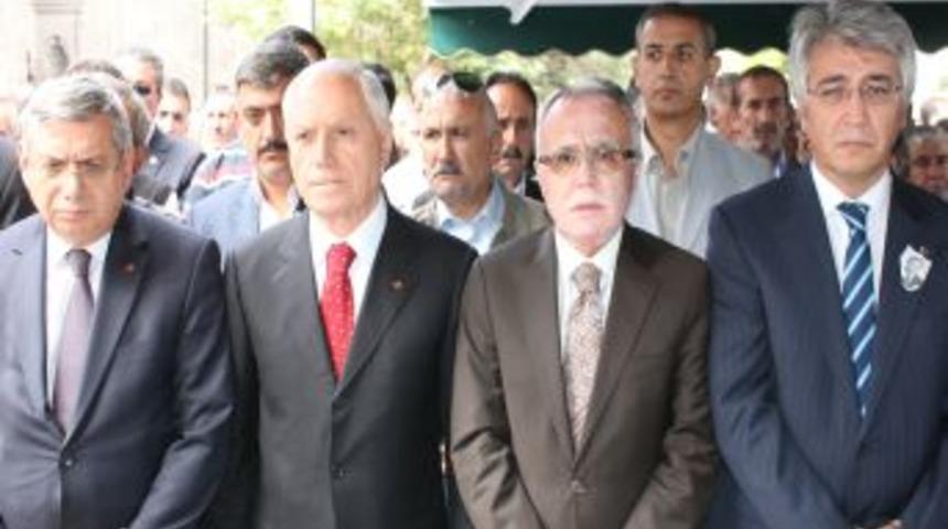 Mehmet Haberal Kayseri&rsquo;de Cenazeye Katıldı