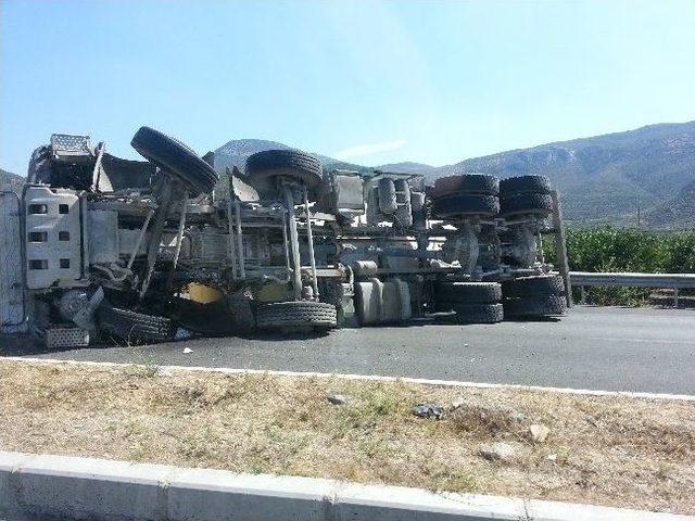 Selçuk'ta Beton Mikseri Devrildi: 1 Yaralı