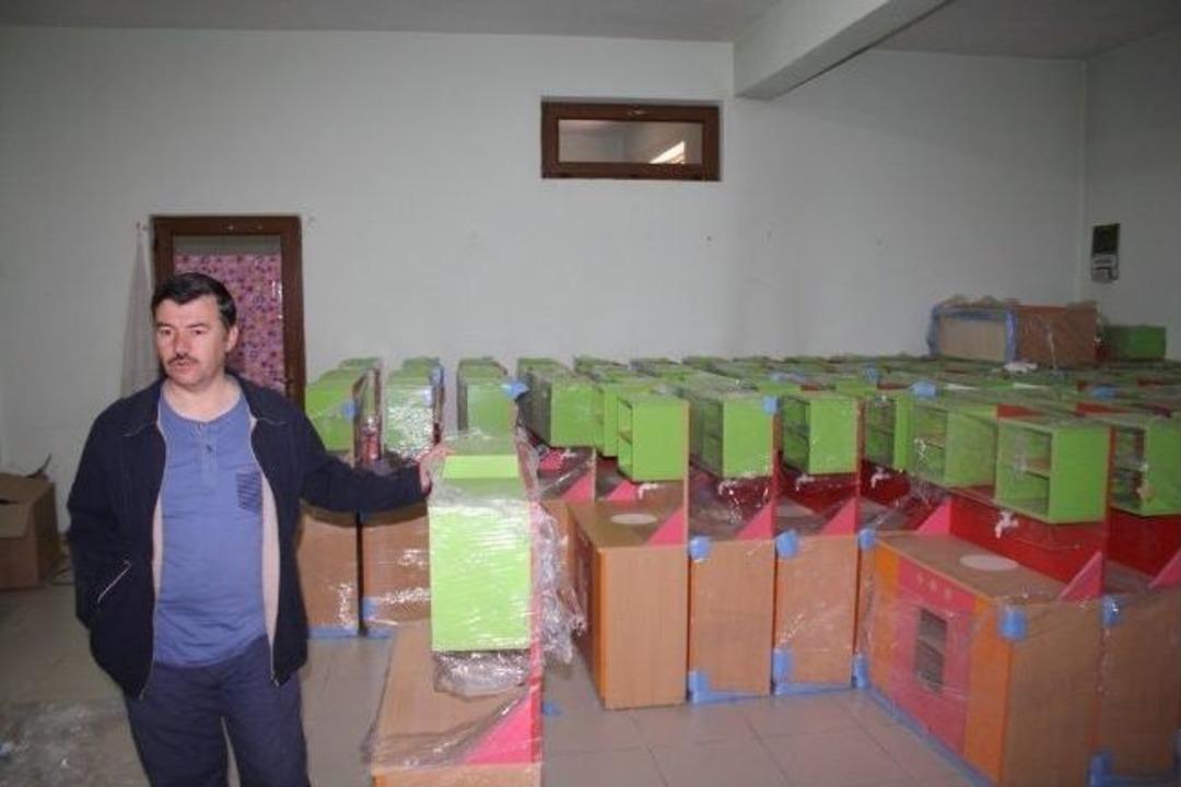 Ağrı&rsquo;da Okullara Malzeme Dağıtıldı