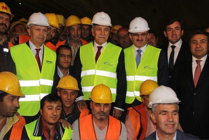 Tünel Inşaatını Gezen Arınç: Herkes Arı Gibi Çalışıyor, Yatan Kimse Yok G1