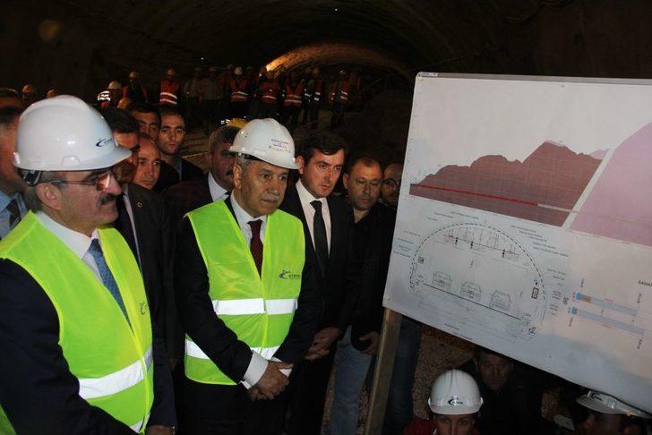 Tünel Inşaatını Gezen Arınç: Herkes Arı Gibi Çalışıyor, Yatan Kimse Yok G3