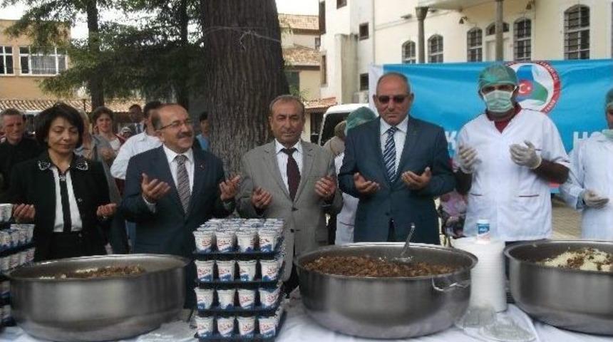 Trabzon'da Ahilik Haftası Etkinlikleri Kapsamında Vatandaşlara Pilav Dağıtıldı