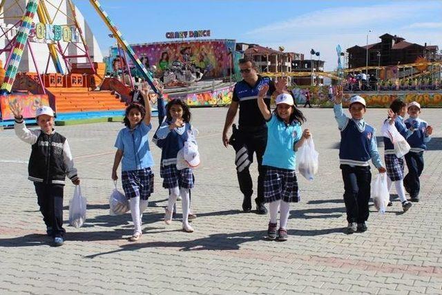 Polis Amcalarından Lunapark Eğlencesi