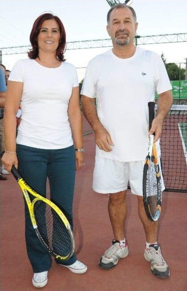 Başkan Çerçioğlu, Tenis Kortunda Boy Gösterdi