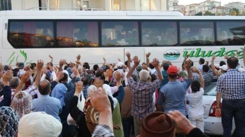 Ayvalık&rsquo;ta Hacı Adayları Kutsal Topraklara Uğurlandı
