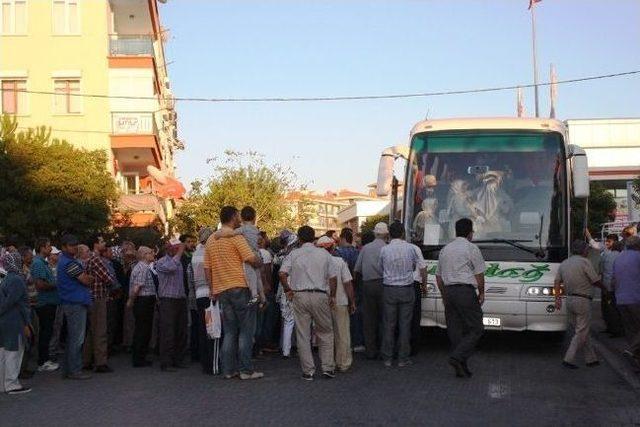 Ayvalık’ta Hacı Adayları Kutsal Topraklara Uğurlandı