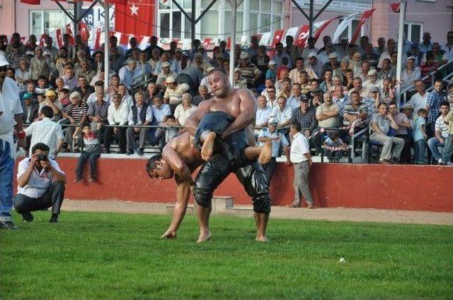 Alaplı Yağlı Pehlivan Güreşleri Hazırlıkları Tamamlandı