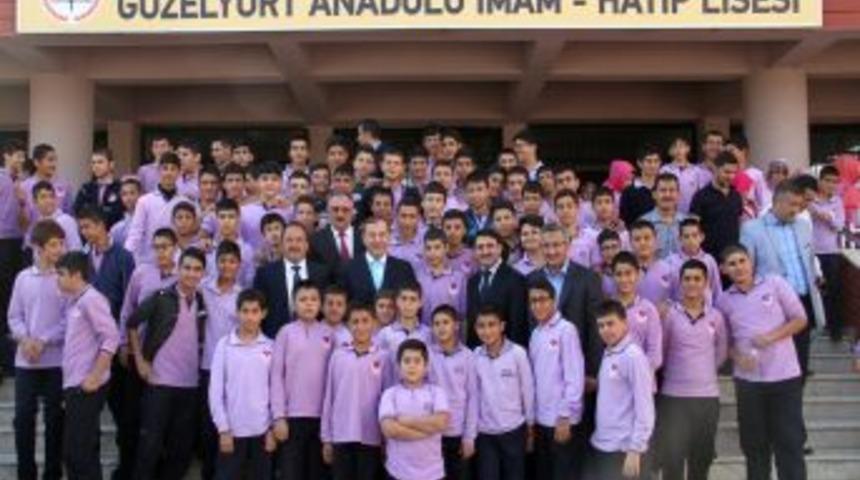 Maddi Durumu Yetersiz Olan &Ouml;ğrencilere Okul Kıyafeti Dağıtıldı