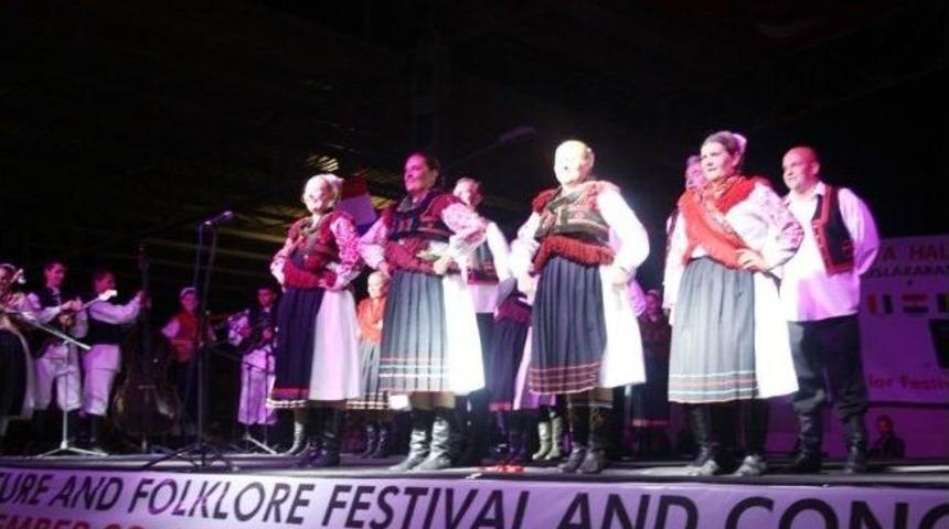 K&uuml;&ccedil;&uuml;kk&ouml;y&rsquo;deki Halk Oyunları Festivaline Coşkulu A&ccedil;ılış