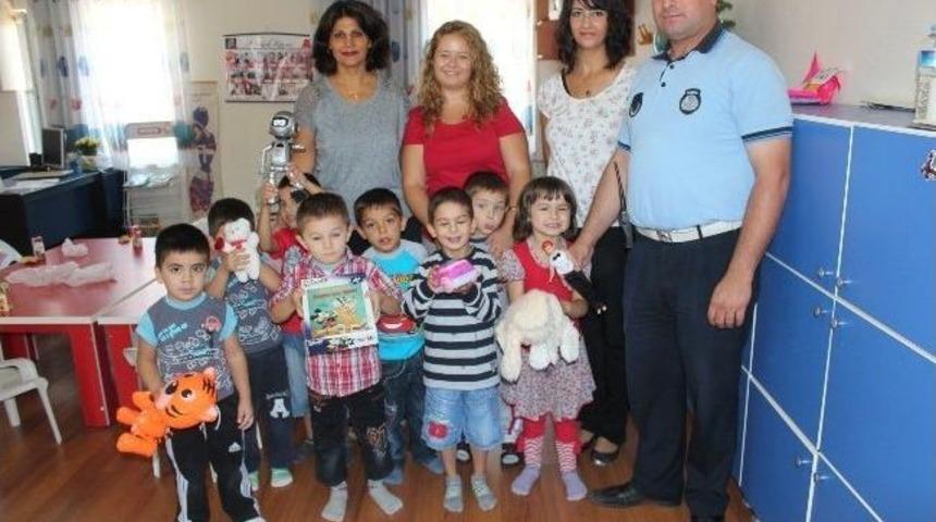 Edremit Belediyesi Minik &Ouml;ğrencileri Sevindirdi