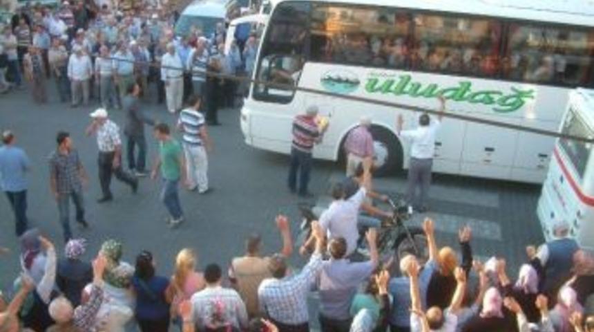 Burhaniye&rsquo;de Hacı Adaylarına Coşkulu Uğurlama