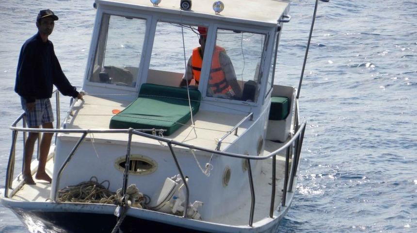 Denizde Mahsur Kalanları Salih G&uuml;venlik Ekipleri Kurtardı