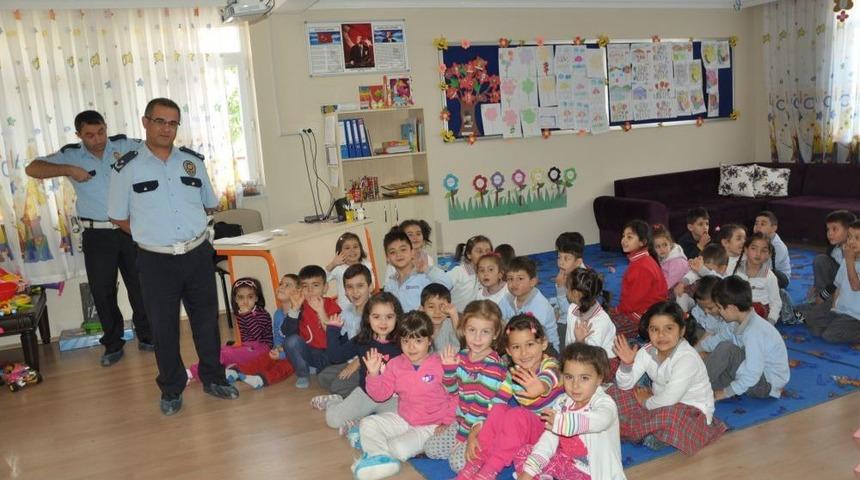 Anasınıfı &Ouml;ğrencilerine Oyunlarla Trafik Eğitimi Verildi