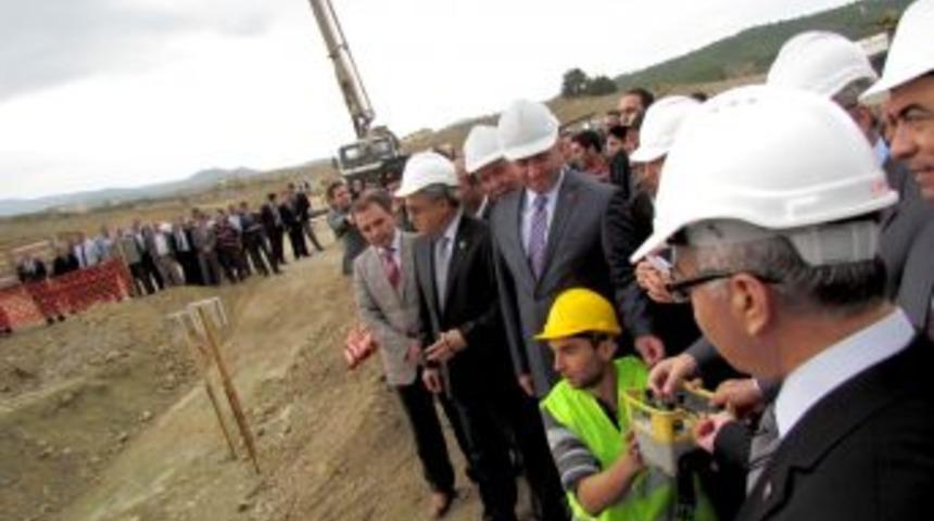 Boyabat'a Yapılacak Okul Ve Yurdun Temeli Atıldı