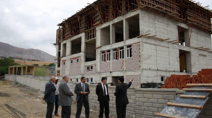 Ağrı Milli Eğitim M&uuml;d&uuml;r&uuml; Başak, Okul Inşaatlarını Inceledi
