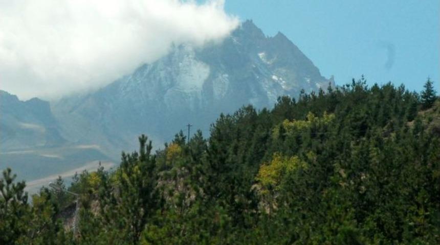 Erciyes&rsquo;in Zirvesine Kar Yağdı