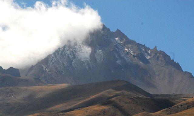 Erciyes’in Zirvesine Kar Yağdı