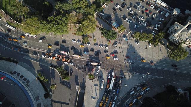 Havadan fotoğraflar//Dolmabahçe'de yolda çökme 