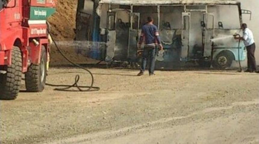 Servis Aracı Cayır Cayır Yandı