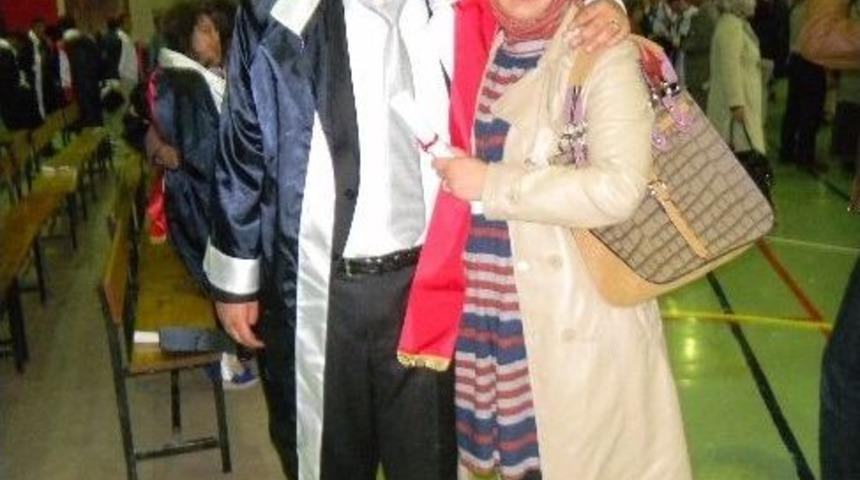 Anne İle Oğlu, Aynı &Uuml;niversiteyi Kazandı