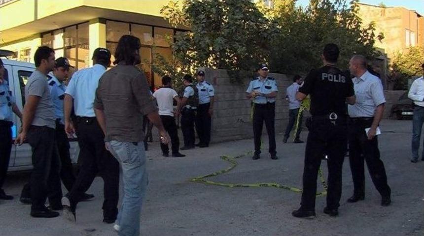 Şizofreni Hastası Polisi Alarma Ge&ccedil;irdi