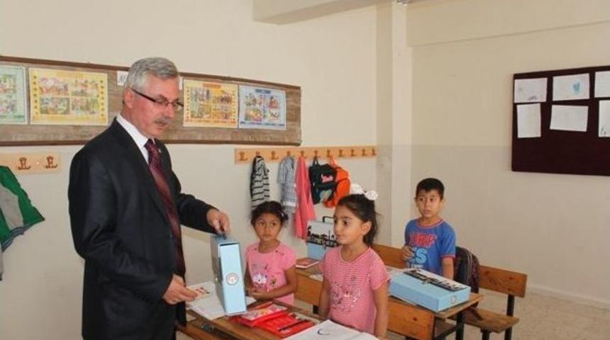 Başkan &Ccedil;ağlayan&rsquo;dan &Ouml;ğrencilere Hediye