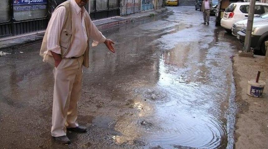 Yaklaşık 24 Saat Akan Su Şikayete Neden Oldu