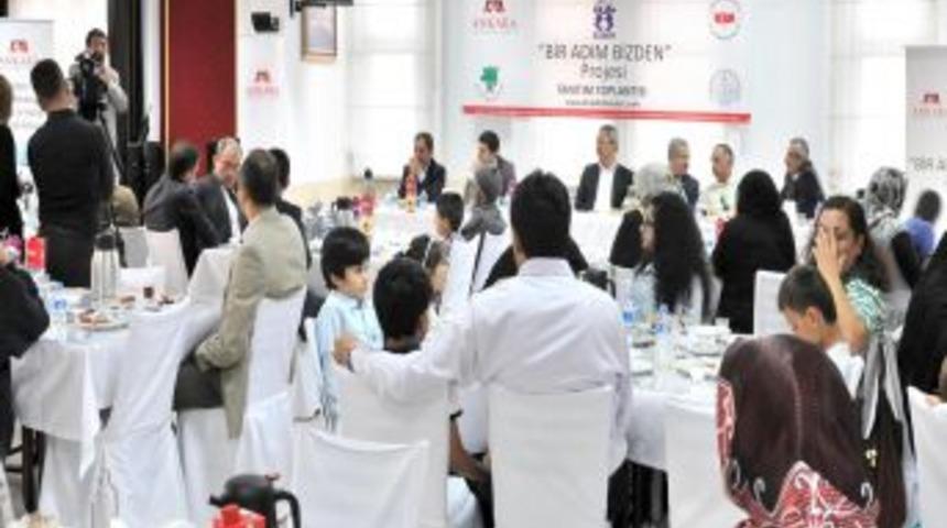 'Bir Adım Bizden' Projesi Yoksul &Ccedil;ocukların Y&uuml;z&uuml;n&uuml; G&uuml;ld&uuml;recek
