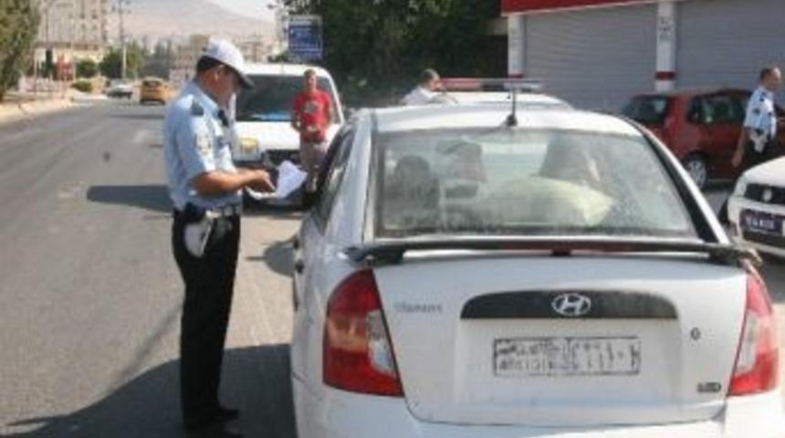 Kurallara Uymayan S&uuml;r&uuml;c&uuml;lere Ceza Yağdı