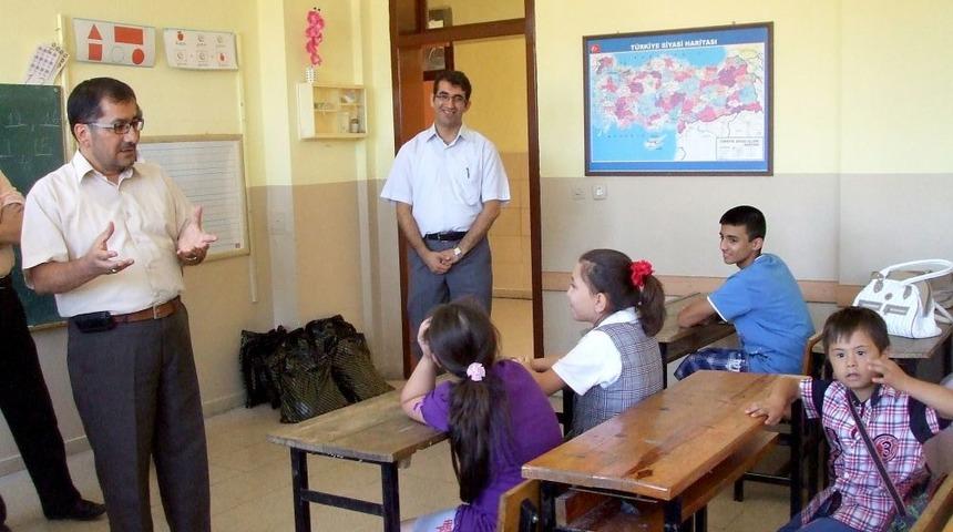İlçe Müftüsü Karakuş Özel Eğitim Sınıfındaki Öğrencileri Ziyaret Etti